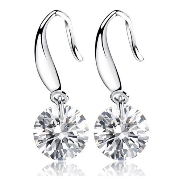 Jewelry - 5⭐️Rated Sparkly CZ Drilled Earrings